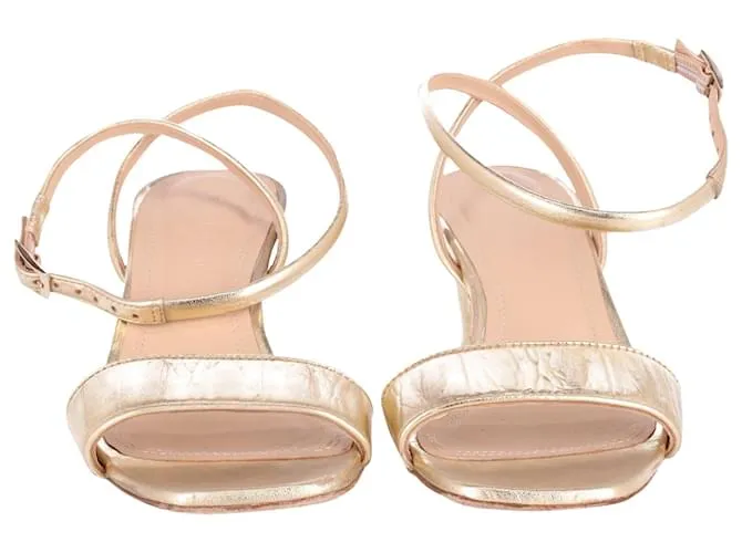 Sandro Sandro Block Heel Sandalias Metálicas en Cuero Dorado 